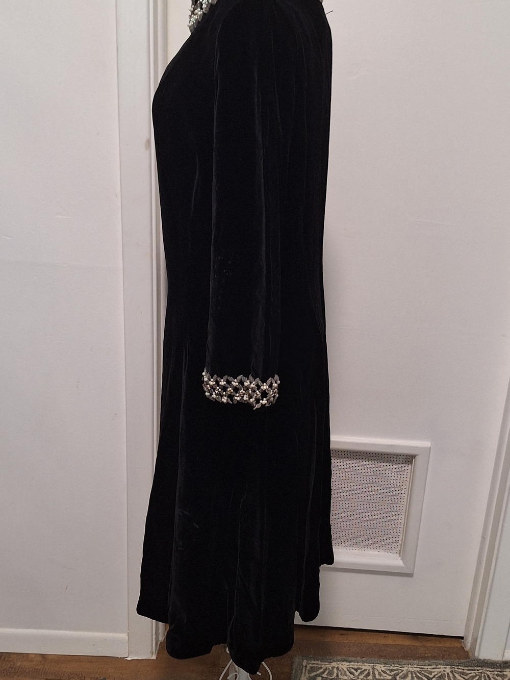 Winkelman's VTG Velvet with Pearl Kneck Line Black Long Sleeve Women's Dress 12 - Picture 3 of 8